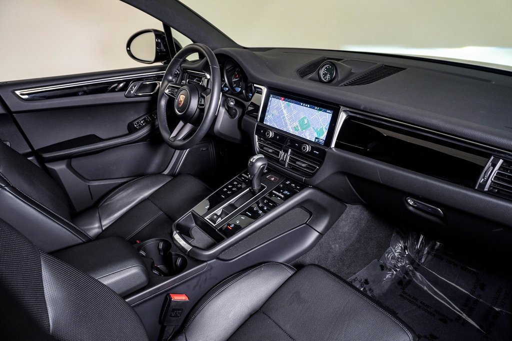 Certified 2025 Porsche Macan image 14