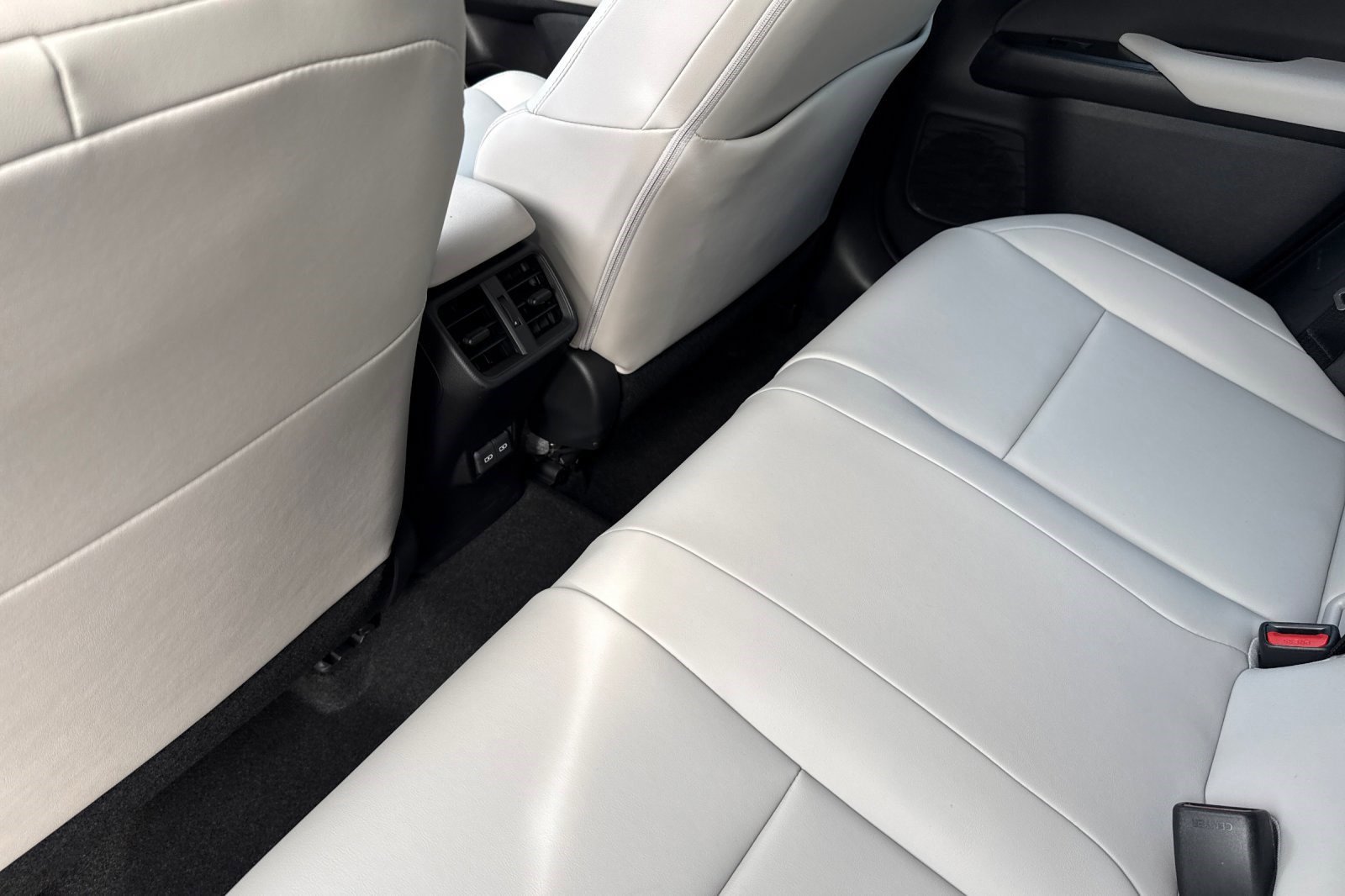 Used 2024 Lexus UX 250h FWD image 25