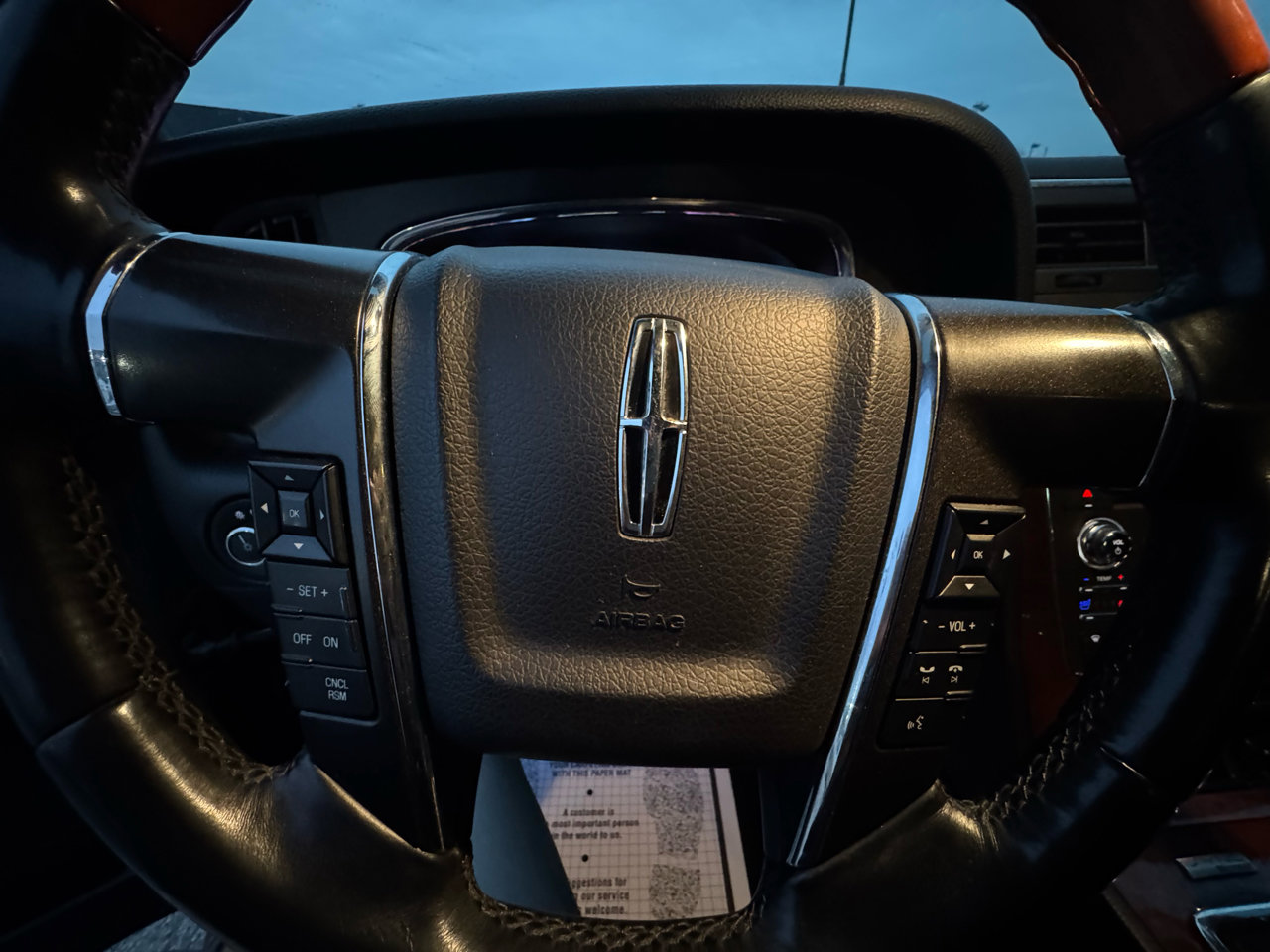 Used 2015 Lincoln Navigator L 4WD image 18