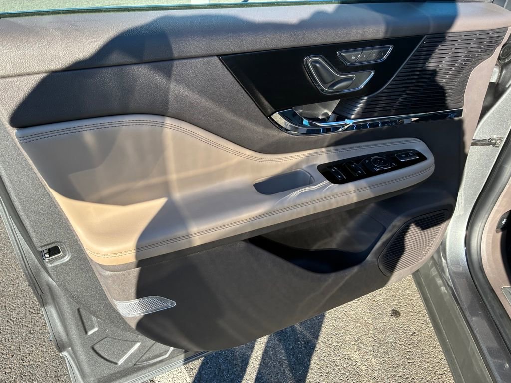 Certified 2022 Lincoln Corsair AWD w/ Equipment Group 101A image 11