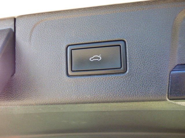 Used 2021 Volkswagen Atlas SEL Premium image 24