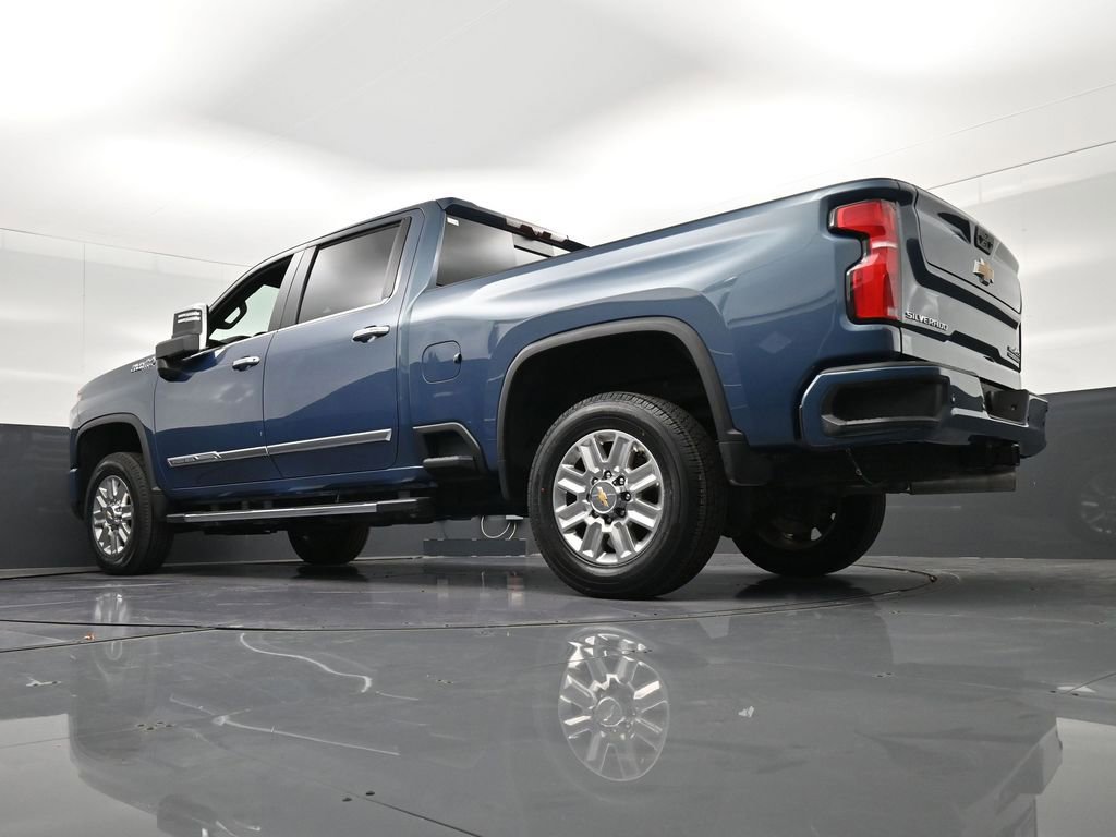 Used 2025 Chevrolet Silverado 2500 High Country w/ Technology Package AWD/4WD image 31