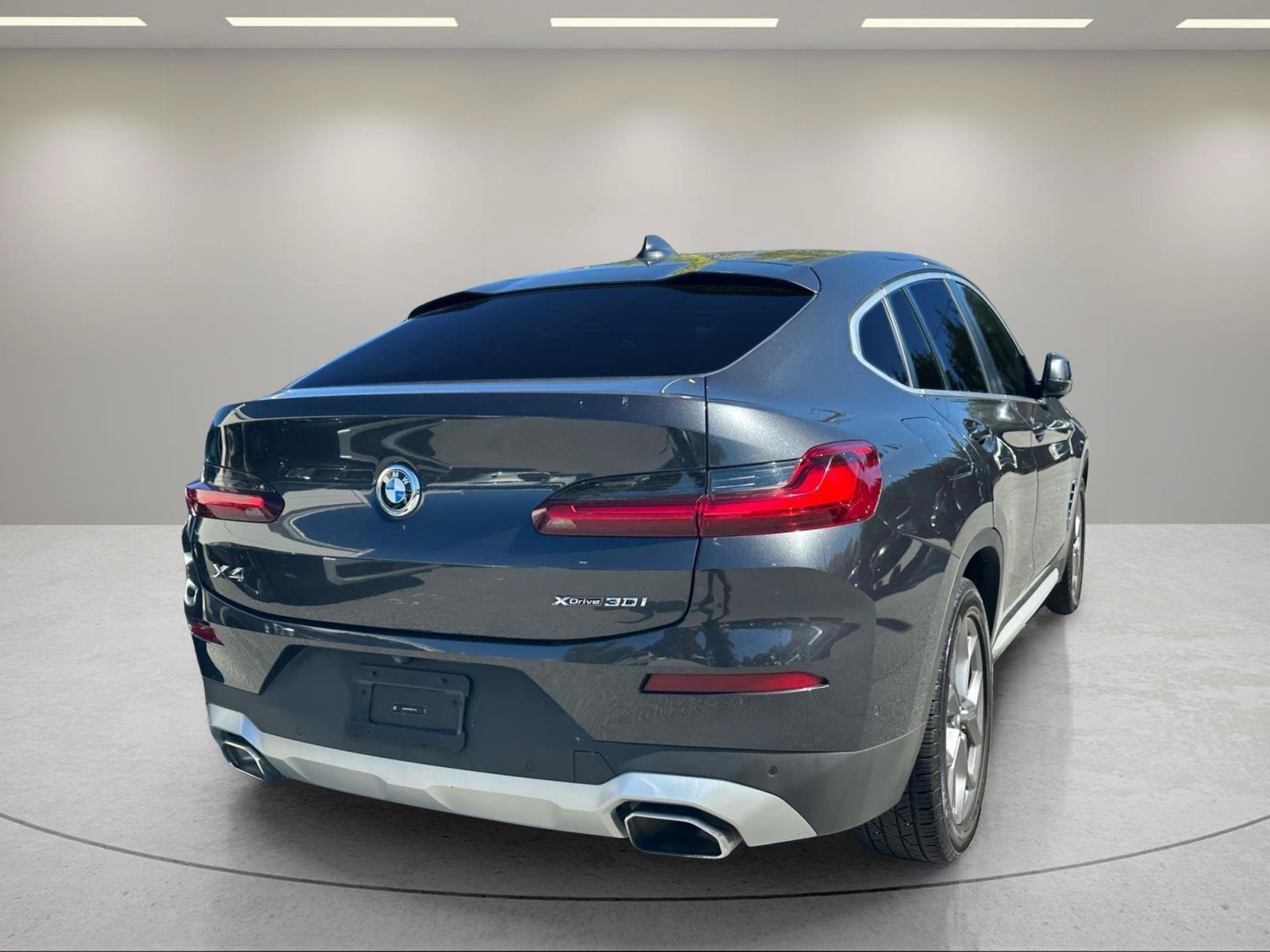 Used 2024 BMW X4 xDrive30i w/ Parking Assistance Package AWD/4WD image 13
