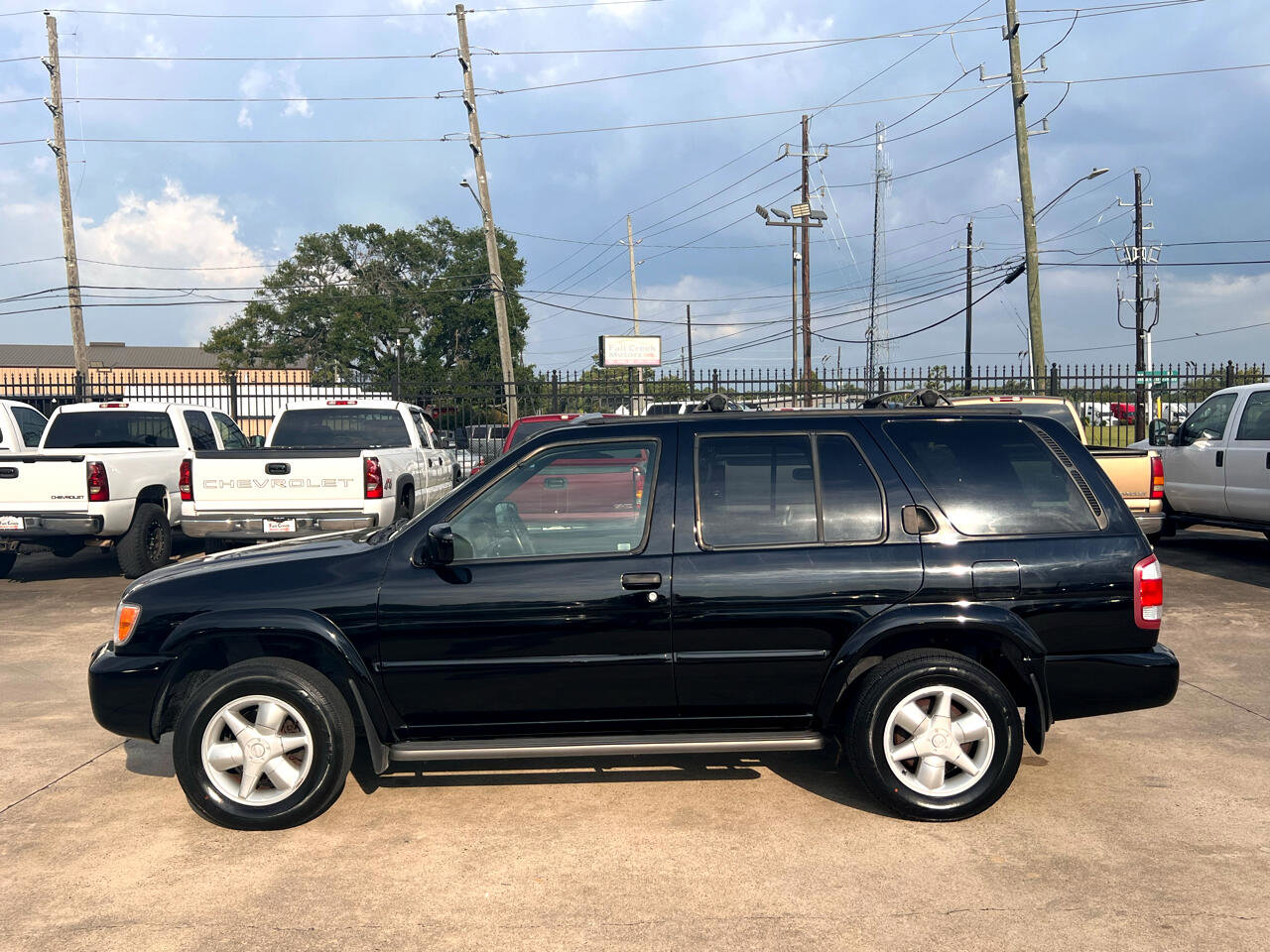 Used 2001 Nissan Pathfinder LE image 3