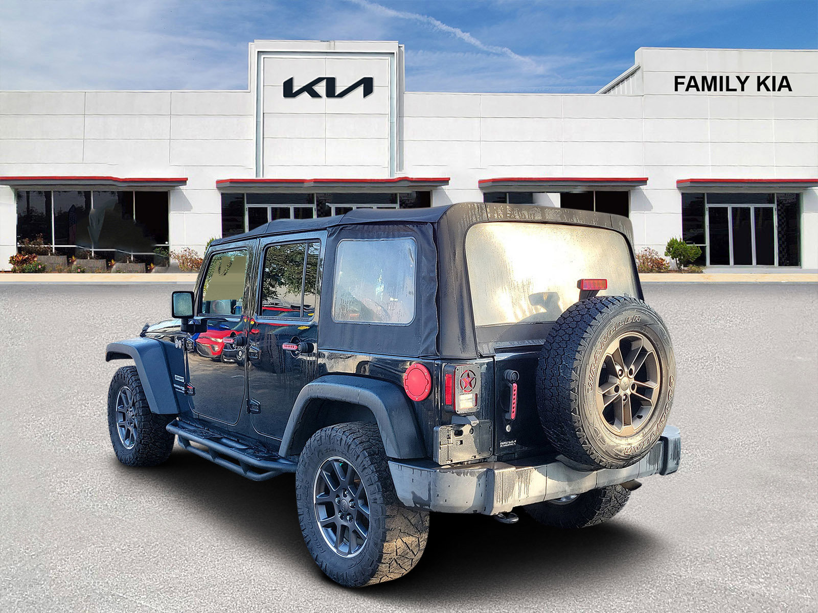 Used 2018 Jeep Wrangler Unlimited Sport w/ Connectivity Group image 4