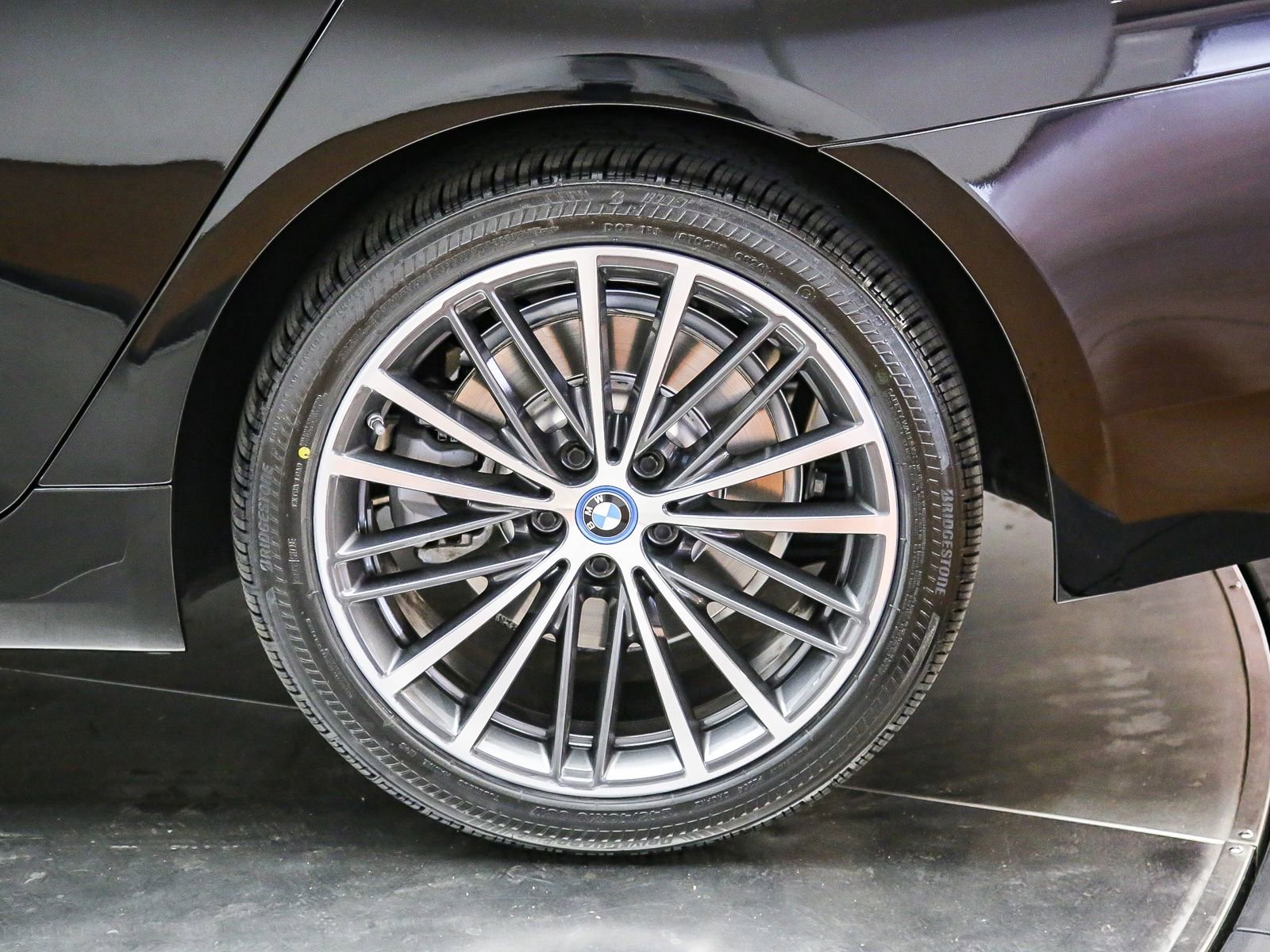 Used 2023 BMW 530e w/ Convenience Package RWD image 11