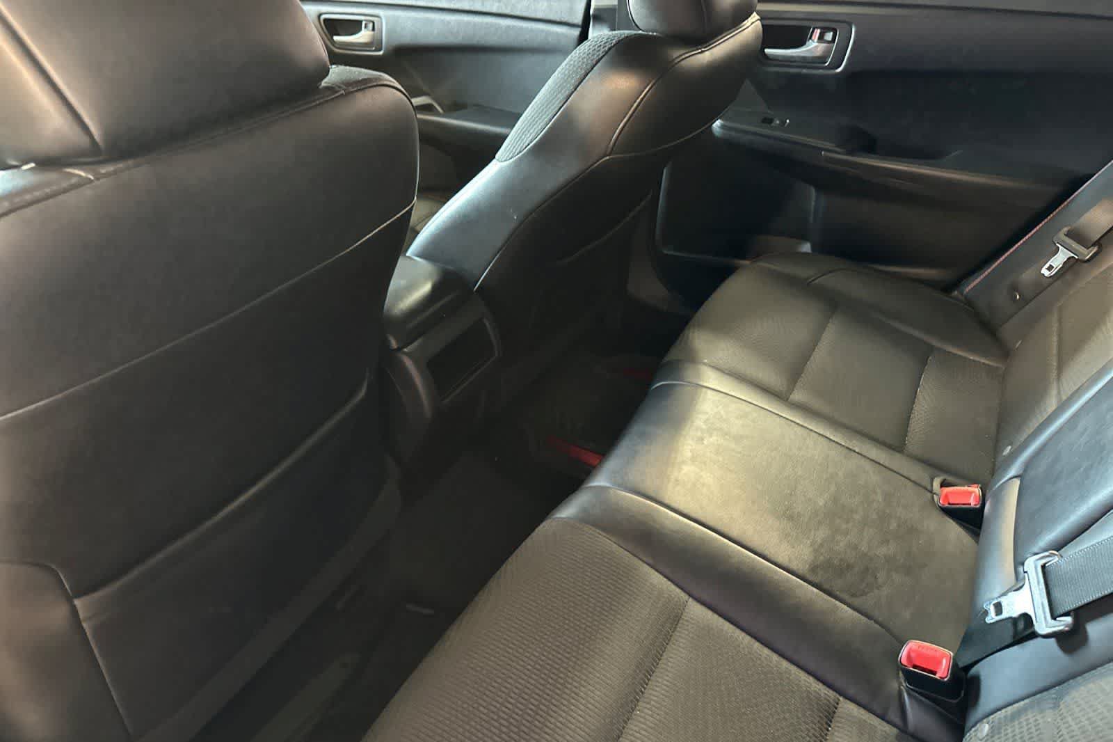 Used 2016 Toyota Camry SE FWD image 5