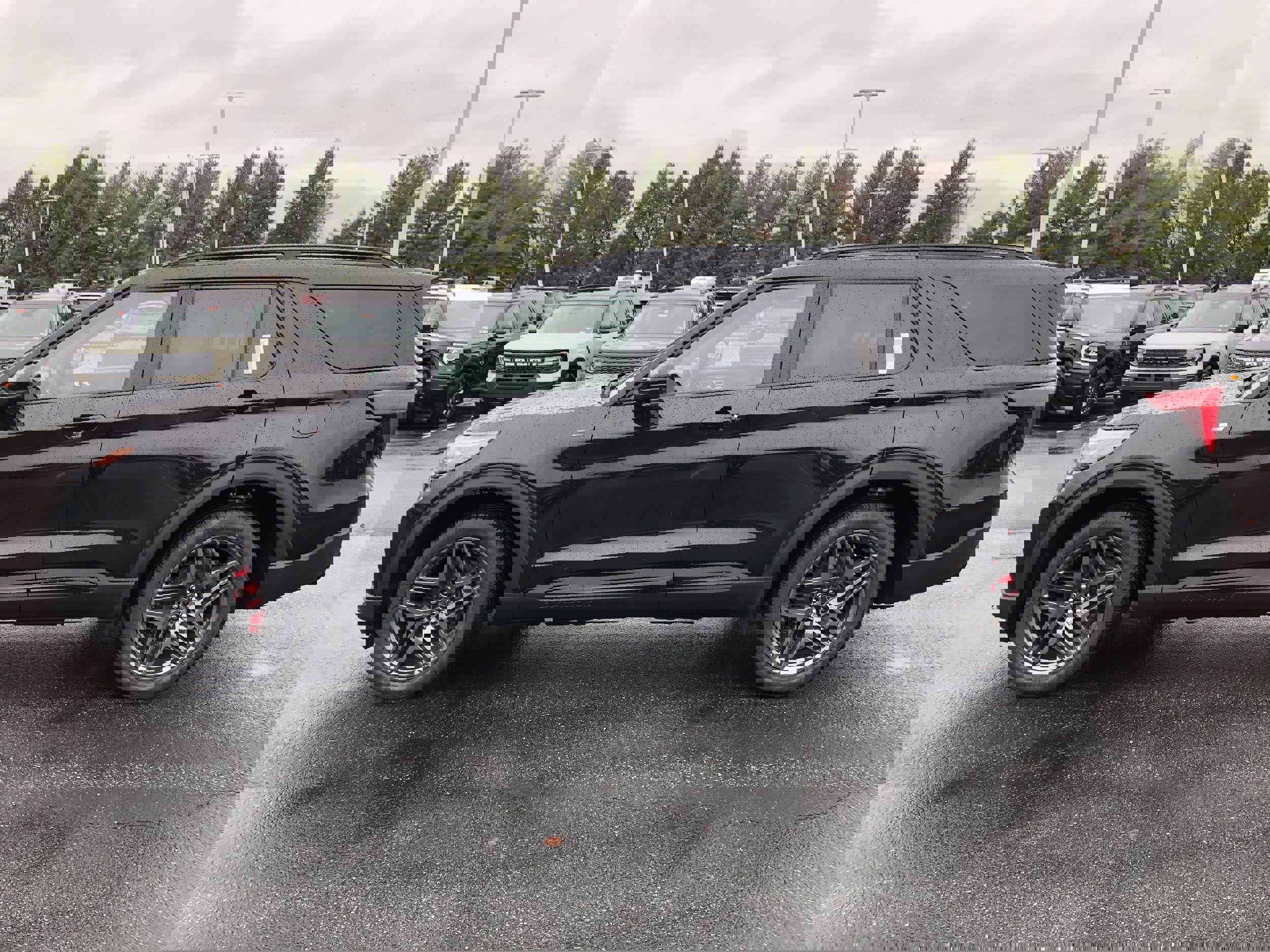 New 2026 Ford Explorer ST-Line w/ ST-Line Street Pack image 9