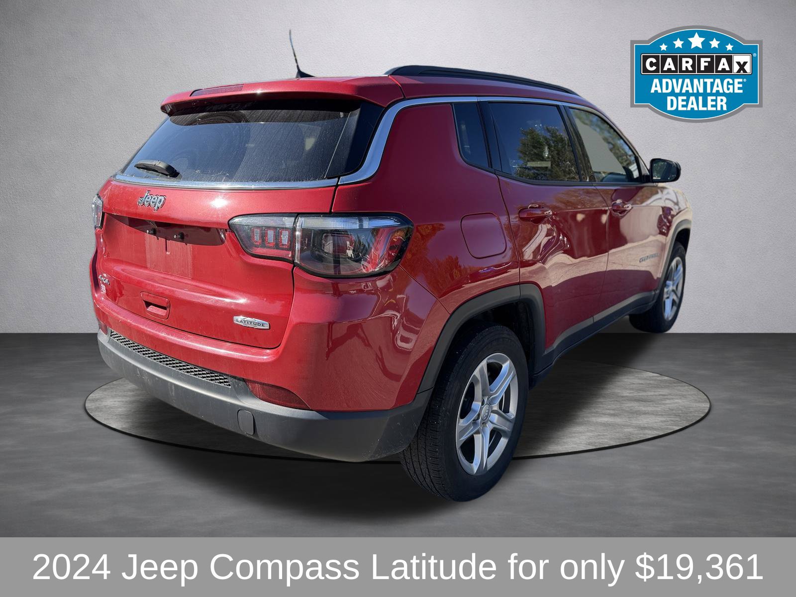 Used 2024 Jeep Compass Latitude AWD/4WD image 3