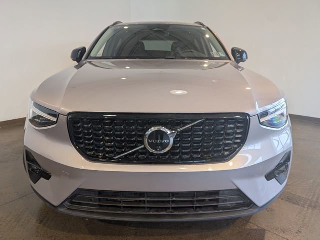 Used 2026 Volvo XC40 B5 Plus w/ Protection Package Premier image 2