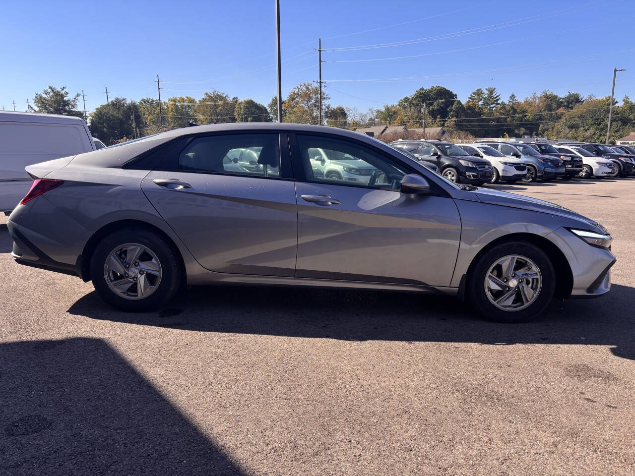 Used 2025 Hyundai Elantra SE FWD image 7