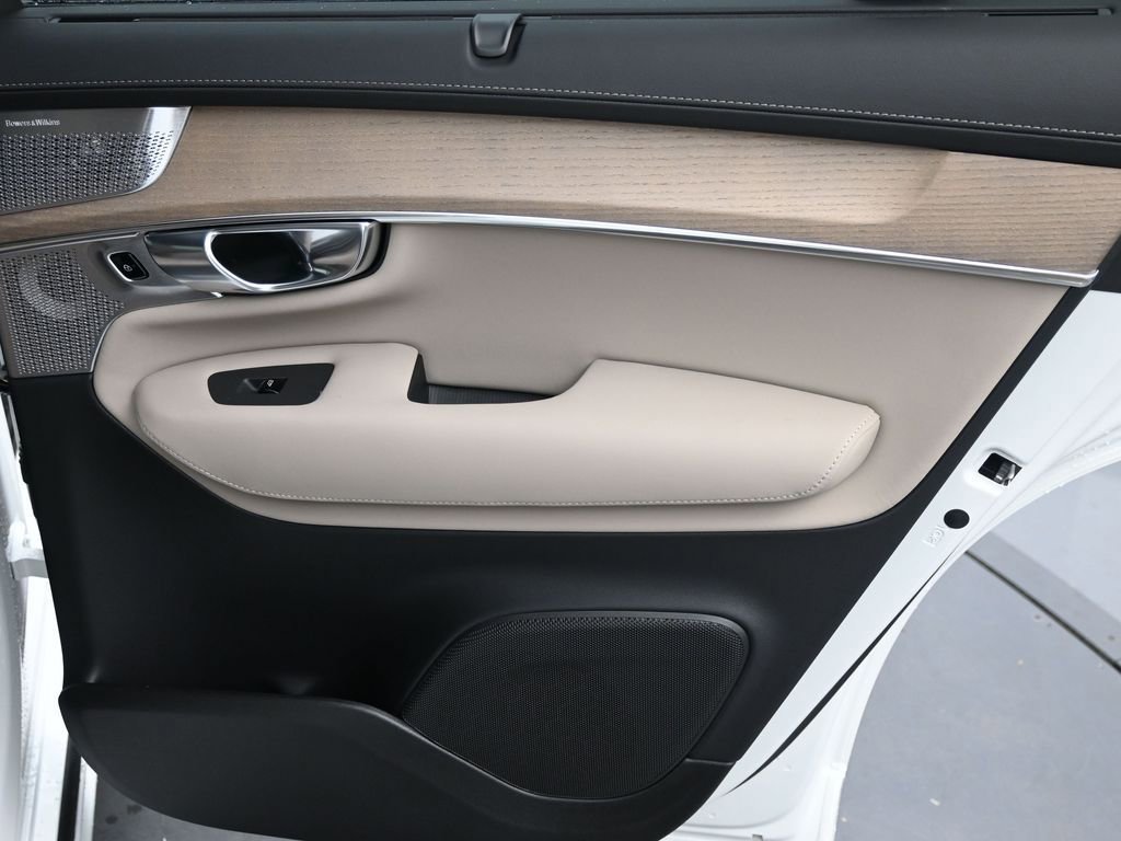 New 2026 Volvo XC90 B6 Ultra w/ Lounge Package image 16