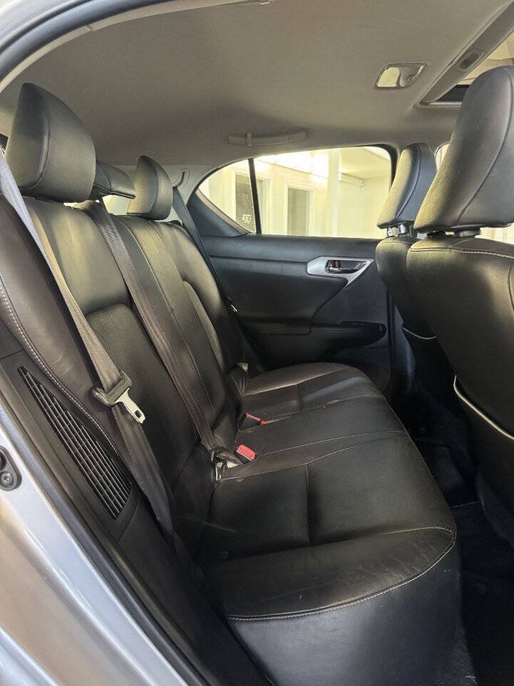 Used 2012 Lexus CT 200h Premium w/ Leather Pkg FWD image 7