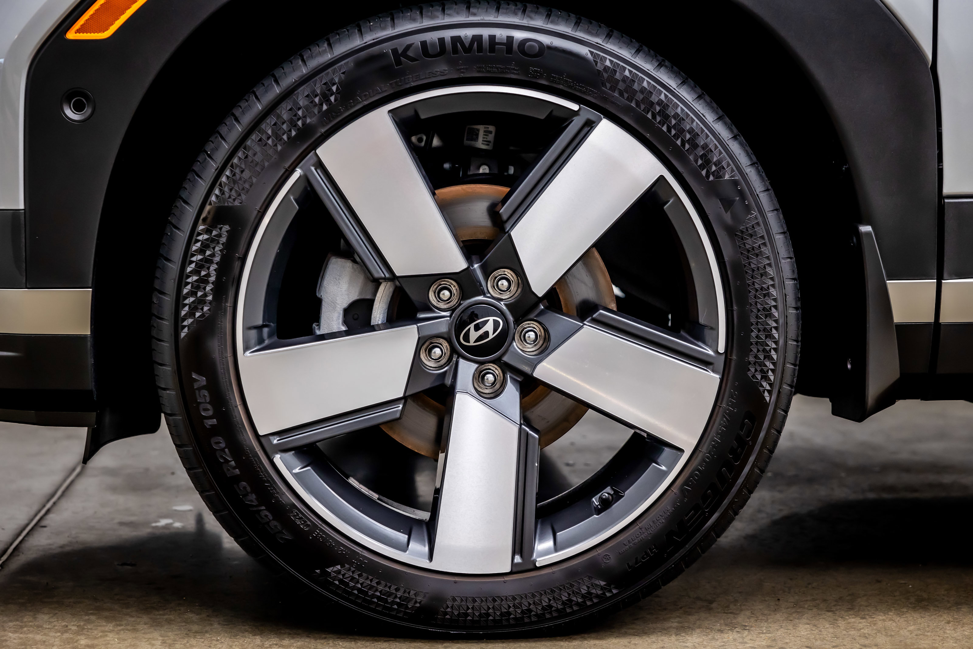 Used 2024 Hyundai Santa Fe Limited image 32