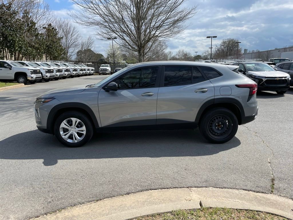 Used 2025 Chevrolet Trax LS image 4