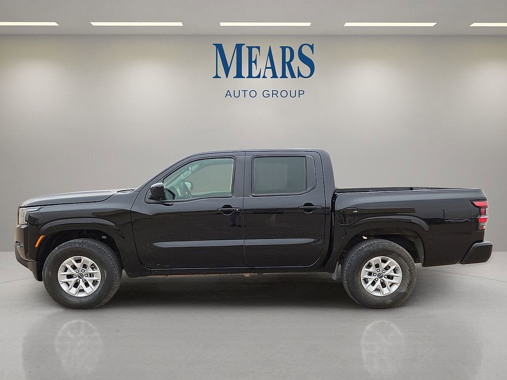 Used 2024 Nissan Frontier SV image 2