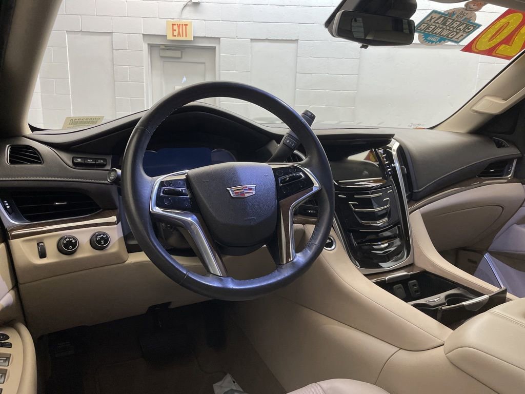 Used 2020 Cadillac Escalade Luxury w/ LPO, Radiant Package AWD/4WD image 11