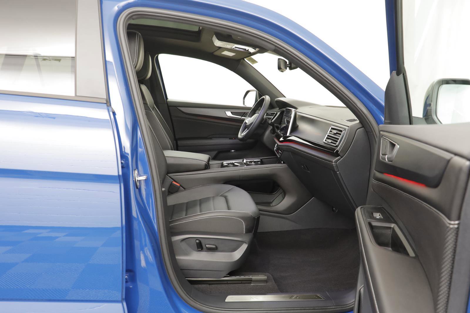 Used 2025 Volkswagen Atlas Cross Sport SEL R-Line image 18