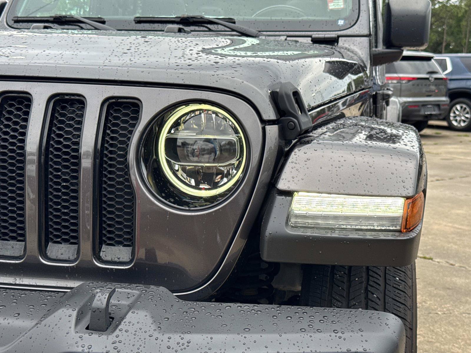 Used 2022 Jeep Wrangler Unlimited Sahara AWD/4WD image 9