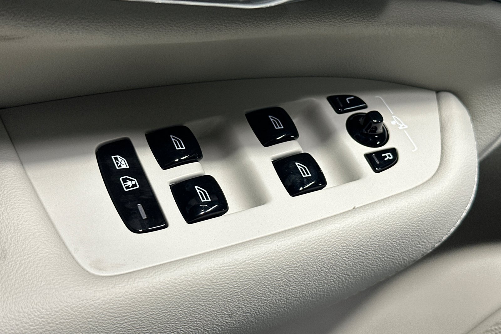 New 2027 Volvo XC90 T8 Ultra AWD/4WD image 15