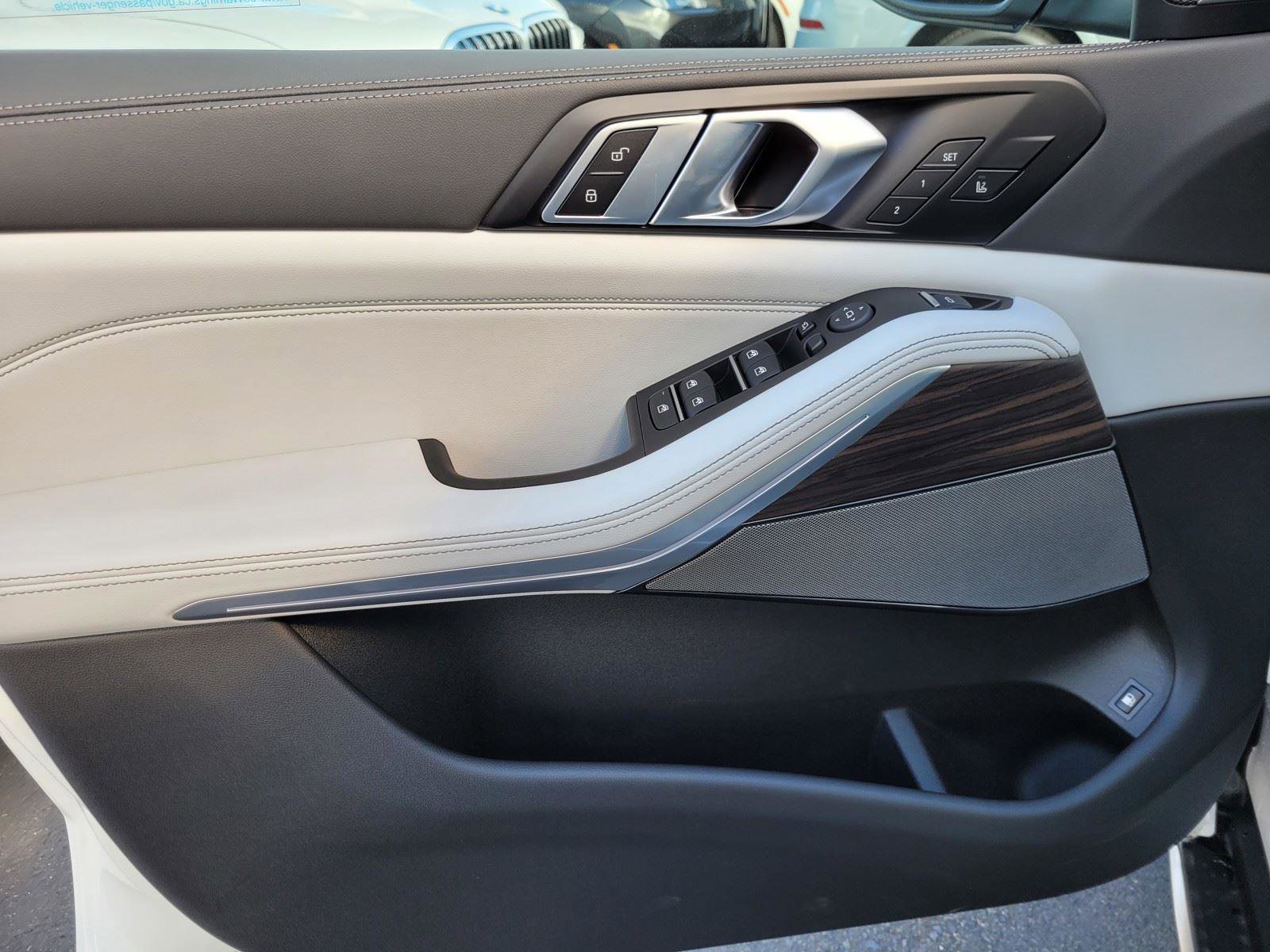 New 2026 BMW X5 xDrive50e w/ Premium Package AWD/4WD image 17