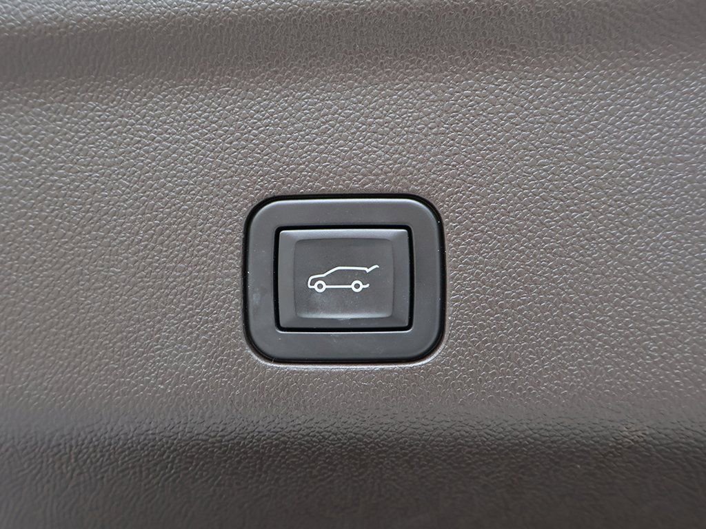 Used 2024 GMC Yukon SLT w/ SLT Luxury Package RWD image 54