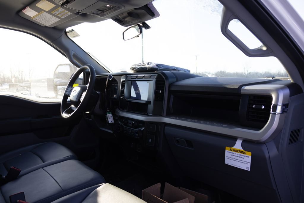 New 2024 Ford F550 4x4 Regular Cab Super Duty image 12