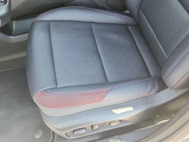 Used 2025 Chevrolet Equinox RS w/ Safety and Technology Package AWD/4WD image 8