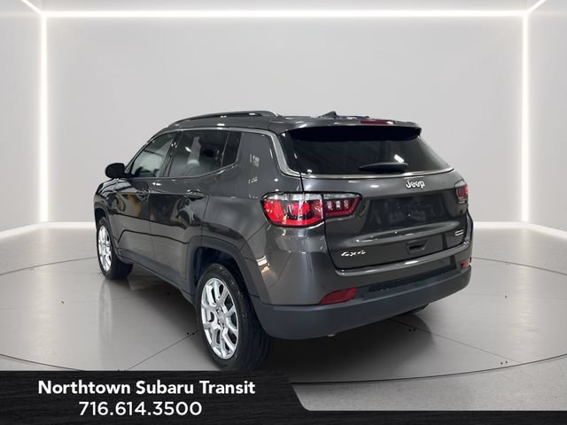 Used 2023 Jeep Compass Latitude AWD/4WD image 3