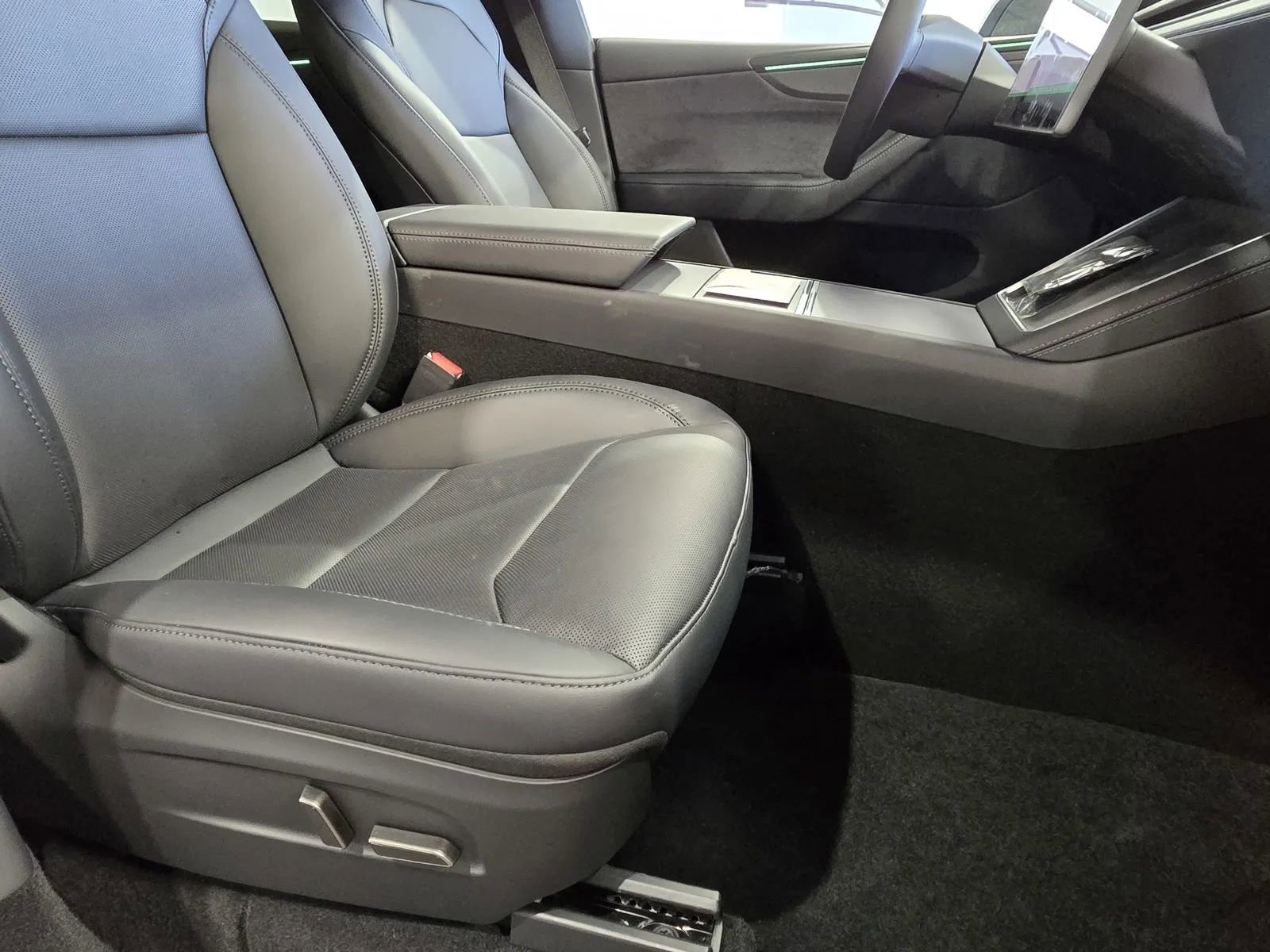 Used 2026 Tesla Model Y Long Range image 7