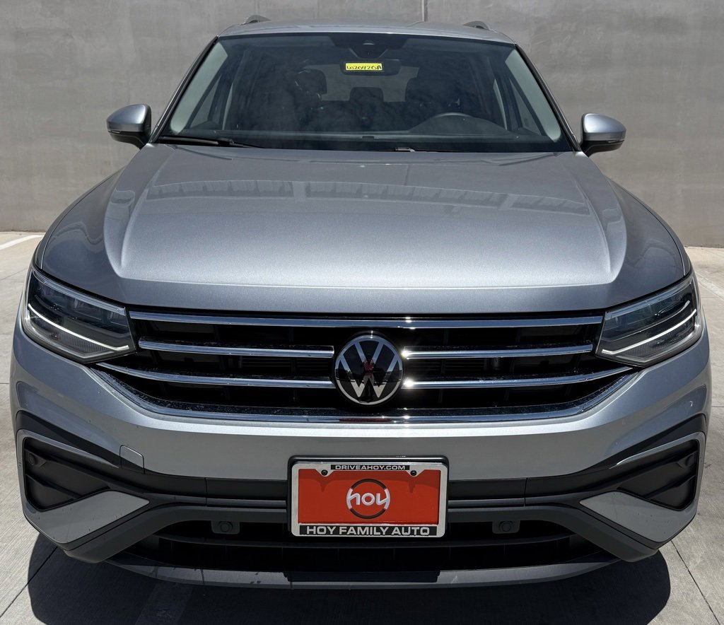 Certified 2024 Volkswagen Tiguan SE image 2