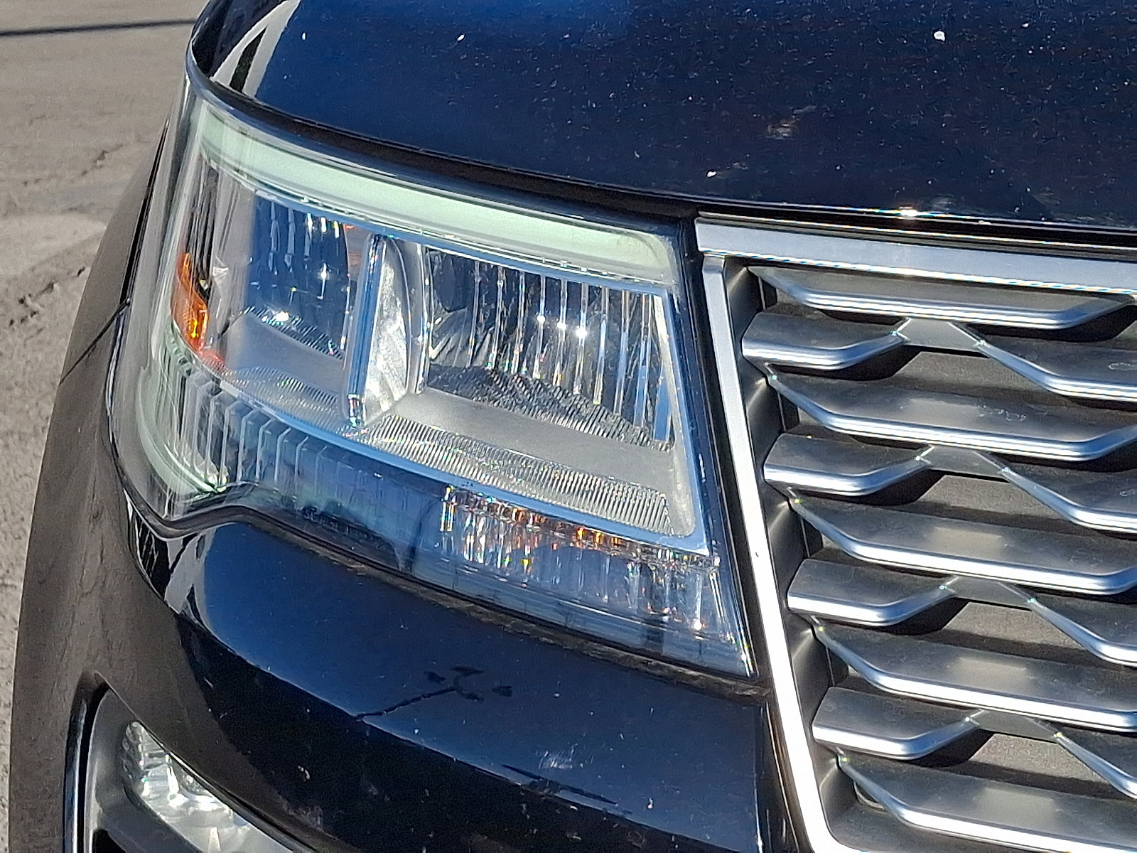 Certified 2018 Ford Explorer Platinum image 9