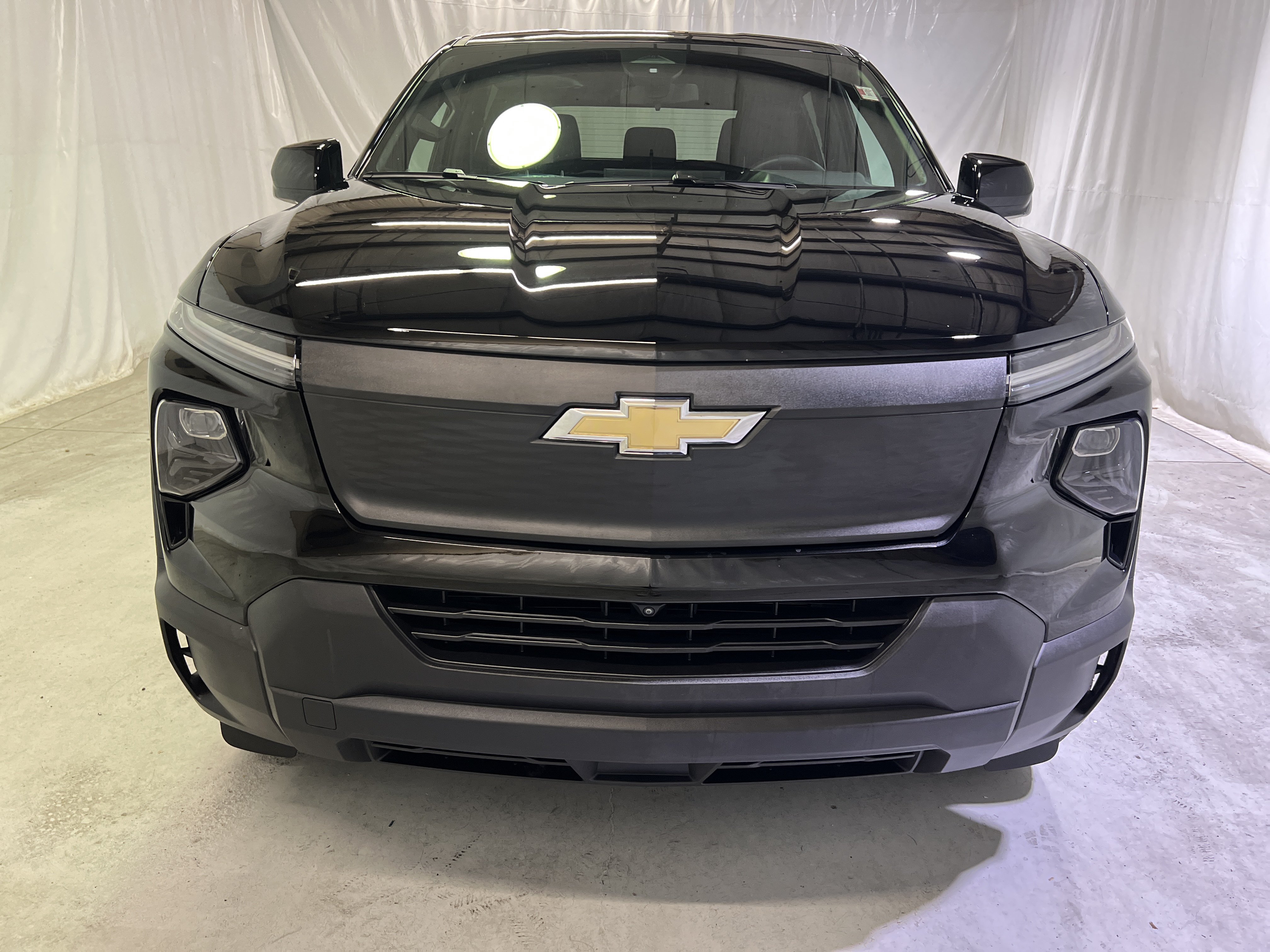 Used 2025 Chevrolet Silverado EV W/T AWD/4WD image 3