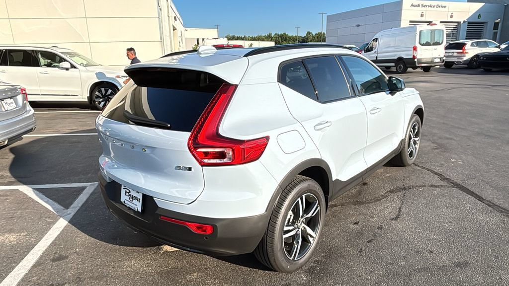 New 2026 Volvo XC40 B5 Core w/ Protection Package Premier AWD/4WD image 30