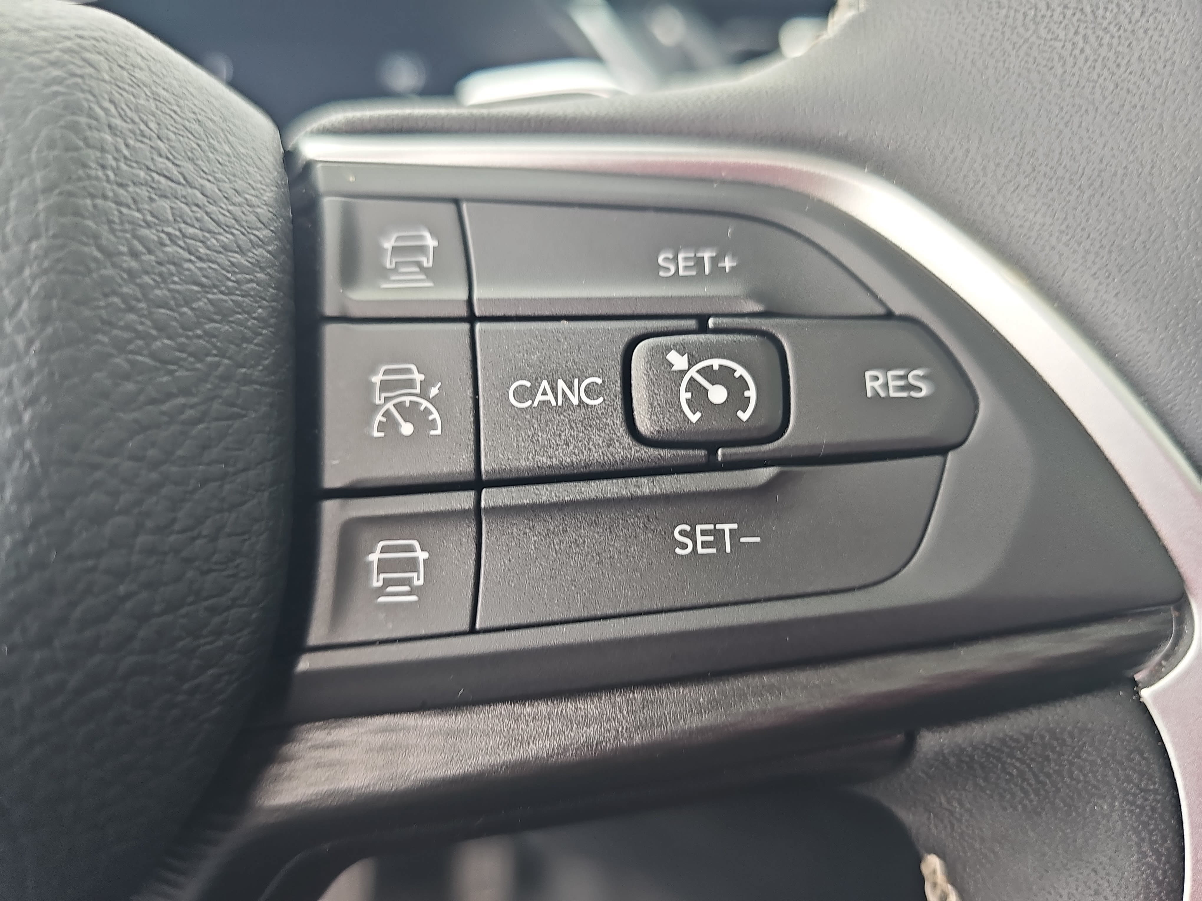 Used 2024 Jeep Grand Cherokee Altitude AWD/4WD image 17
