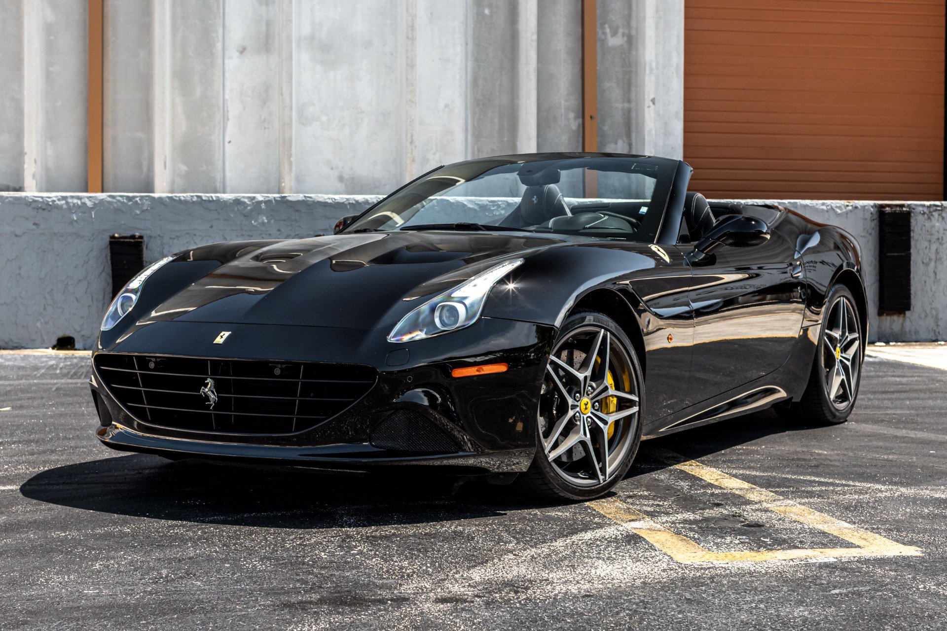 Used 2017 Ferrari California T RWD image 16