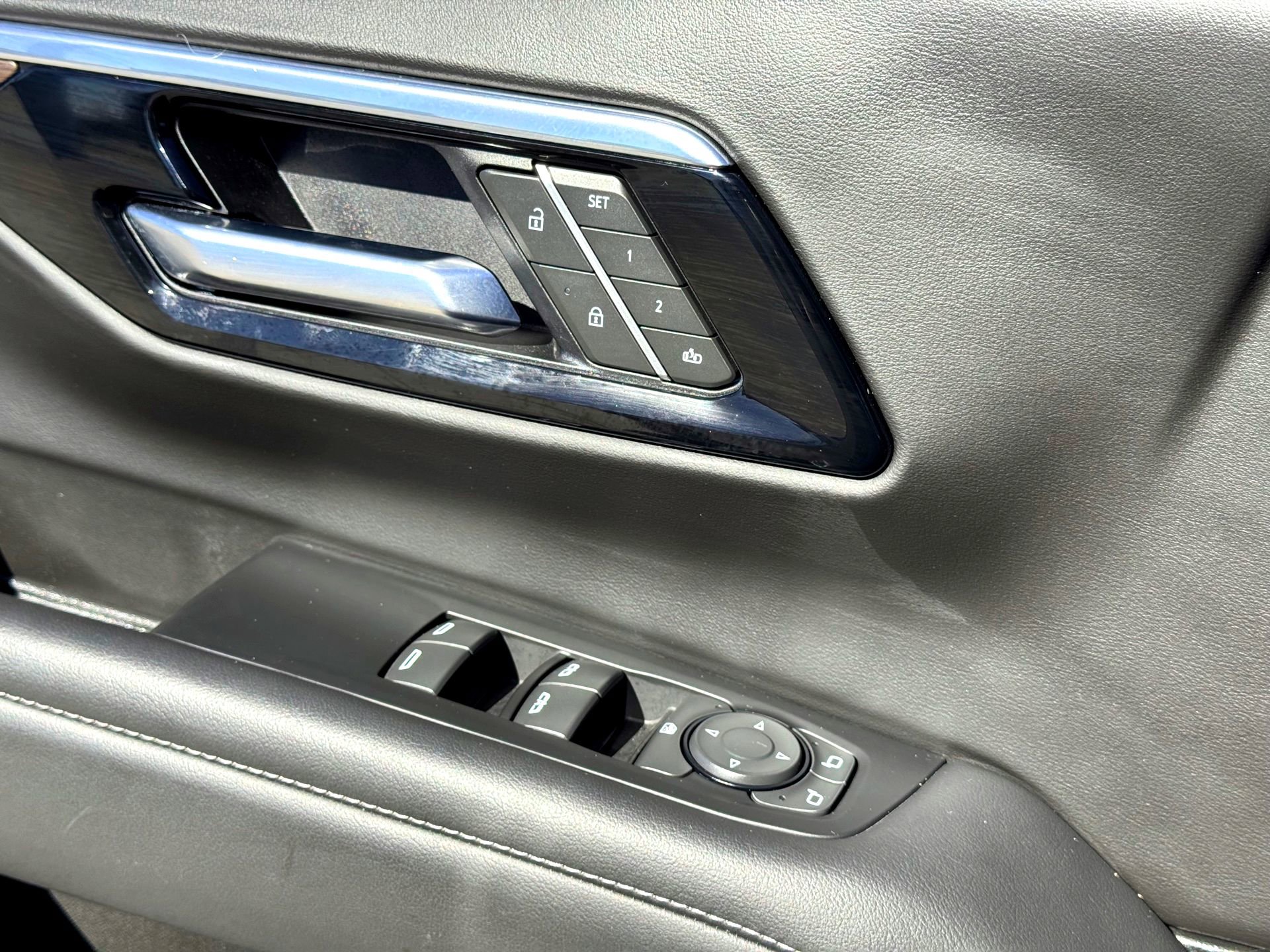 Used 2025 Chevrolet Tahoe Z71 image 17