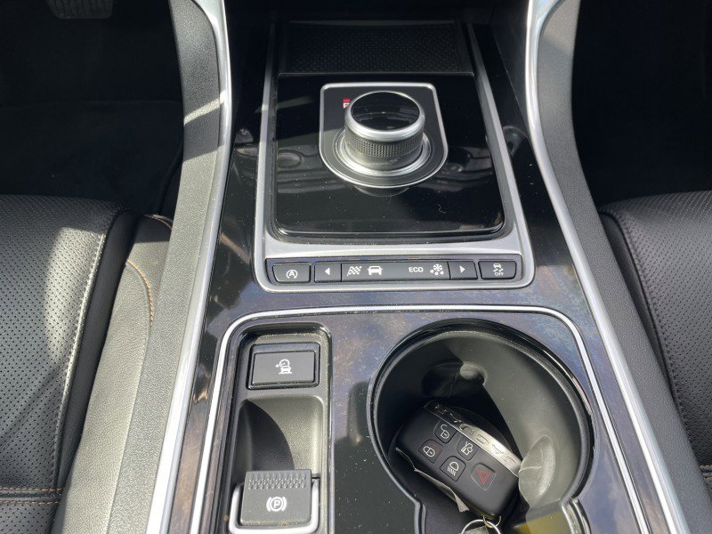 Used 2017 Jaguar XE Prestige image 21