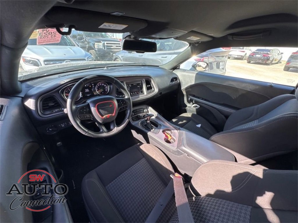 Used 2023 Dodge Challenger SXT image 8