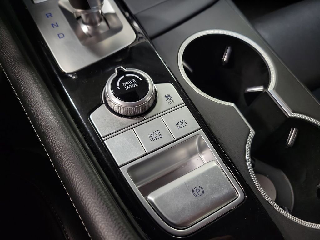Used 2022 Genesis G70 2.0T AWD/4WD image 16