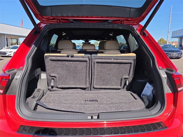 Used 2024 Volkswagen Tiguan SE R-Line w/ MDO Package, Three-Row image 14