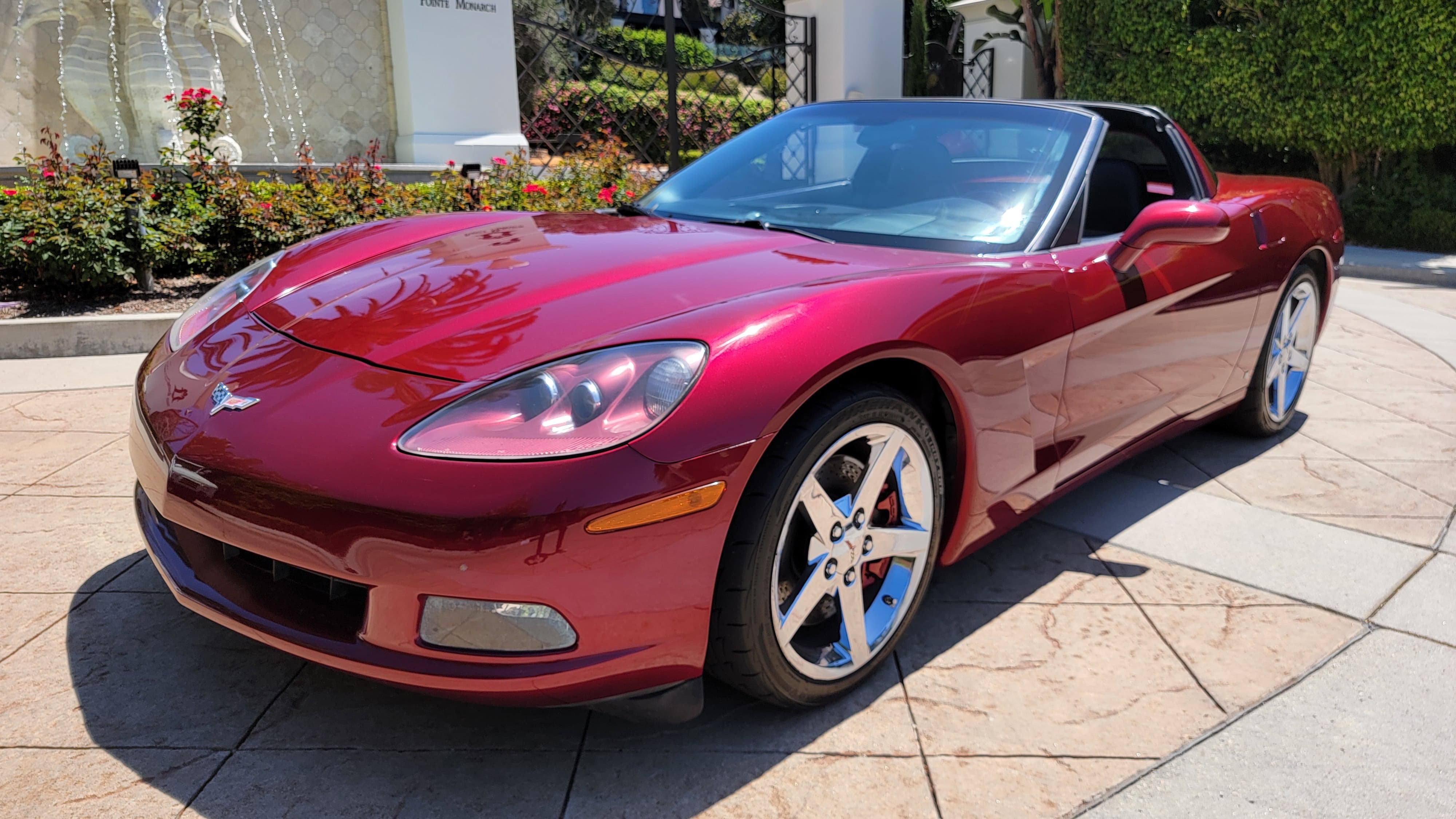 Used 2007 Chevrolet Corvette Coupe w/ Performance Package RWD image 2