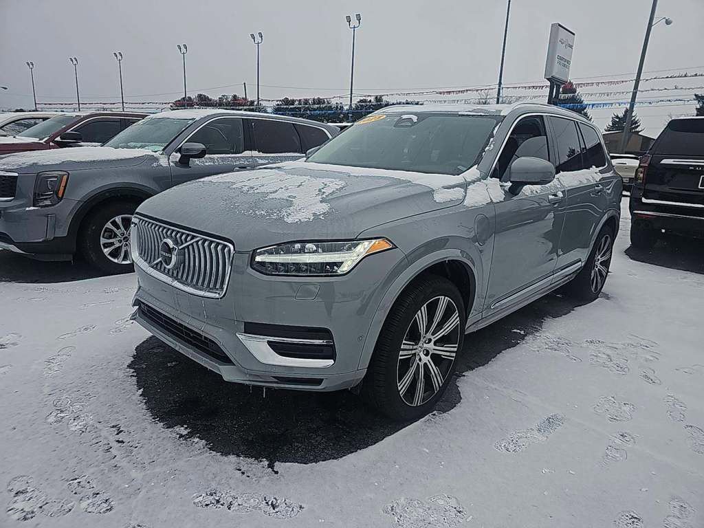 Used 2025 Volvo XC90 T8 Plus w/ Protection Package Premier image 27