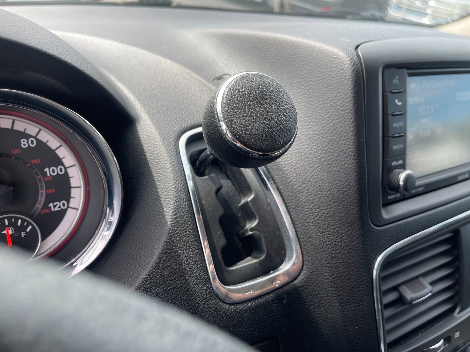 Used 2018 Dodge Grand Caravan SE w/ UConnect Hands-Free Group FWD image 24