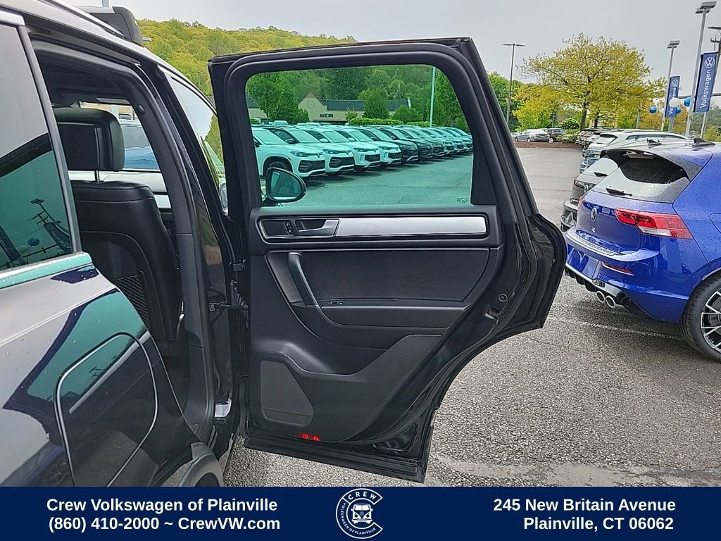 Used 2017 Volkswagen Touareg Wolfsburg Edition AWD/4WD image 44