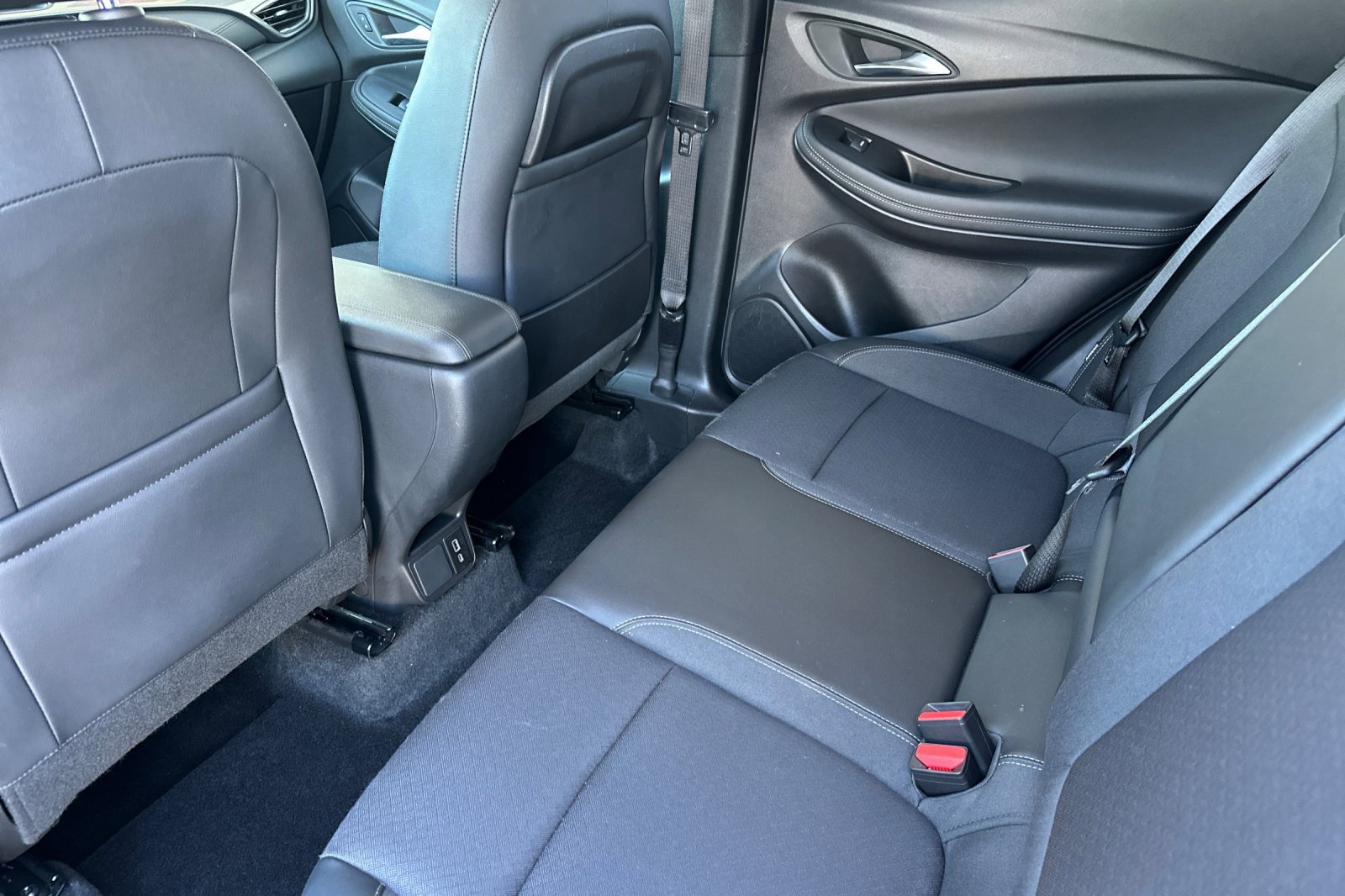 Used 2023 Buick Encore GX Select w/ Sport Touring Package image 14