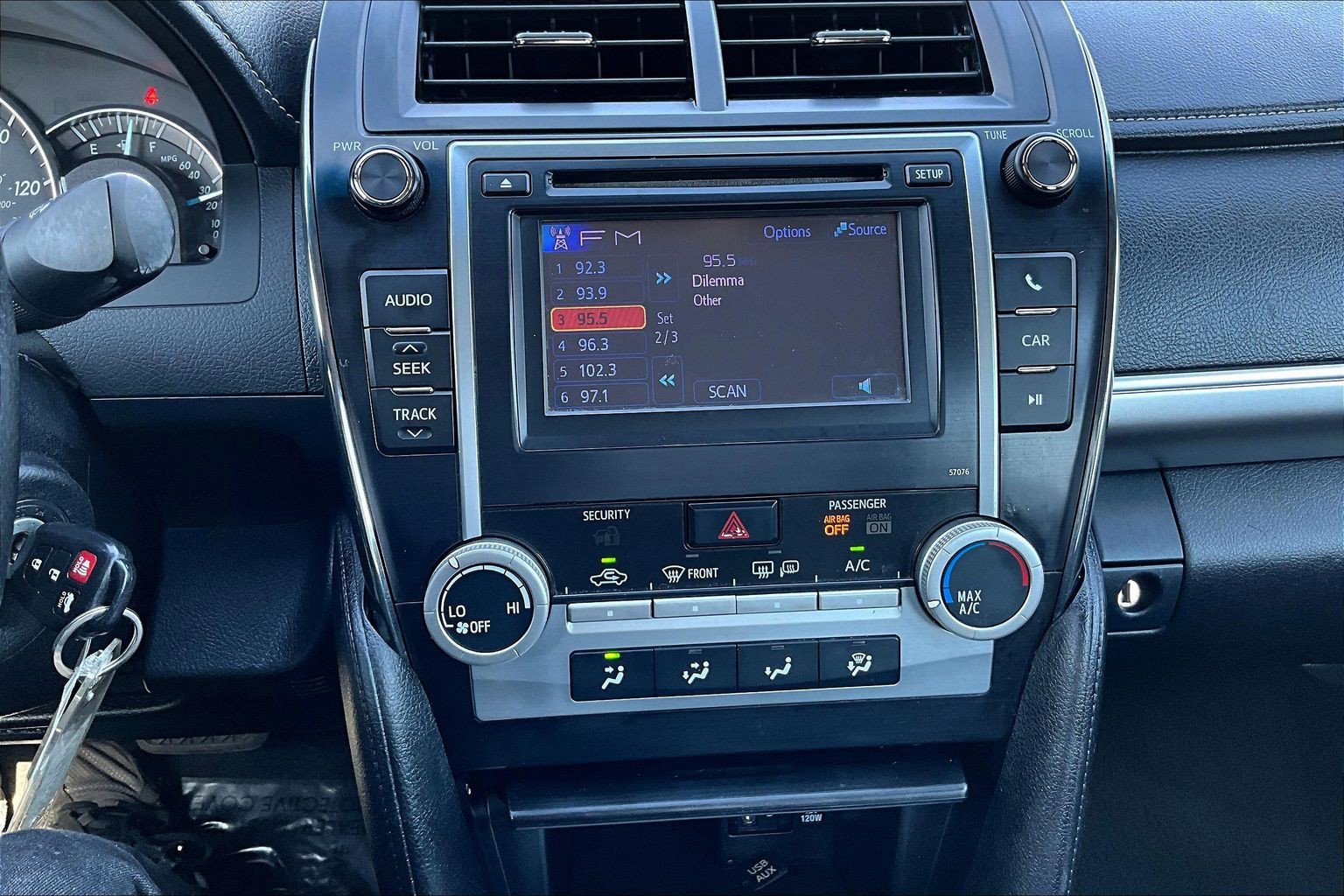Used 2013 Toyota Camry SE FWD image 22
