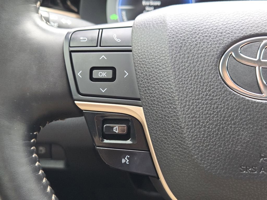 Used 2024 Toyota Crown Limited image 30