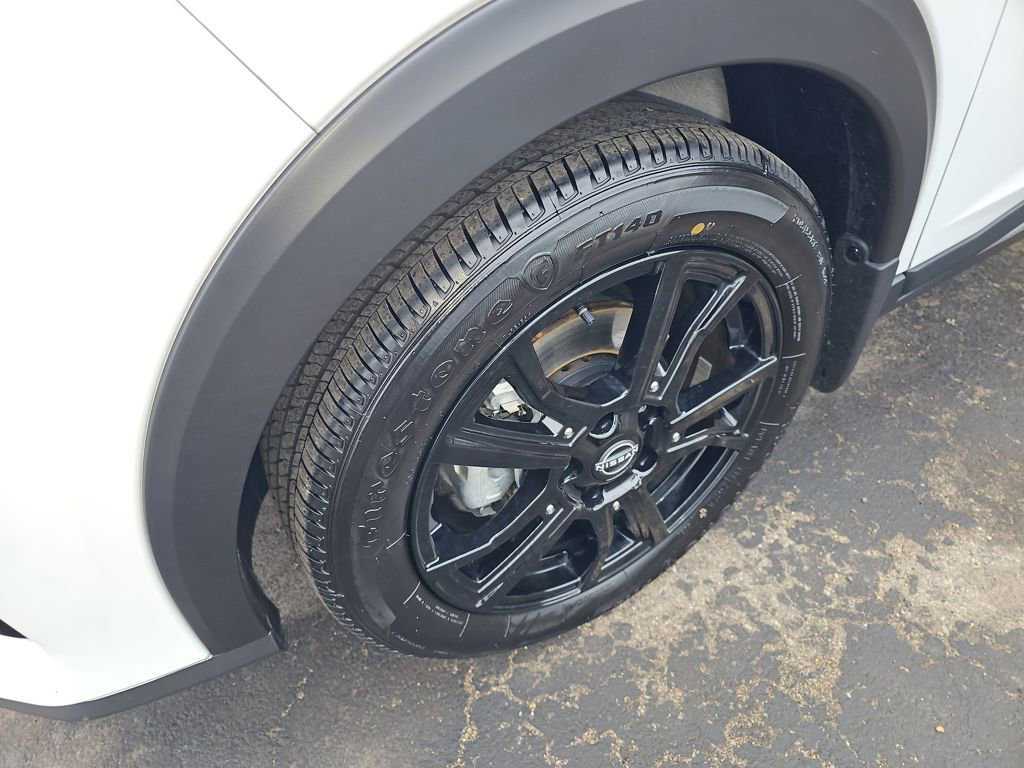 Used 2023 Nissan Kicks SR w/ SR Premium Package image 28