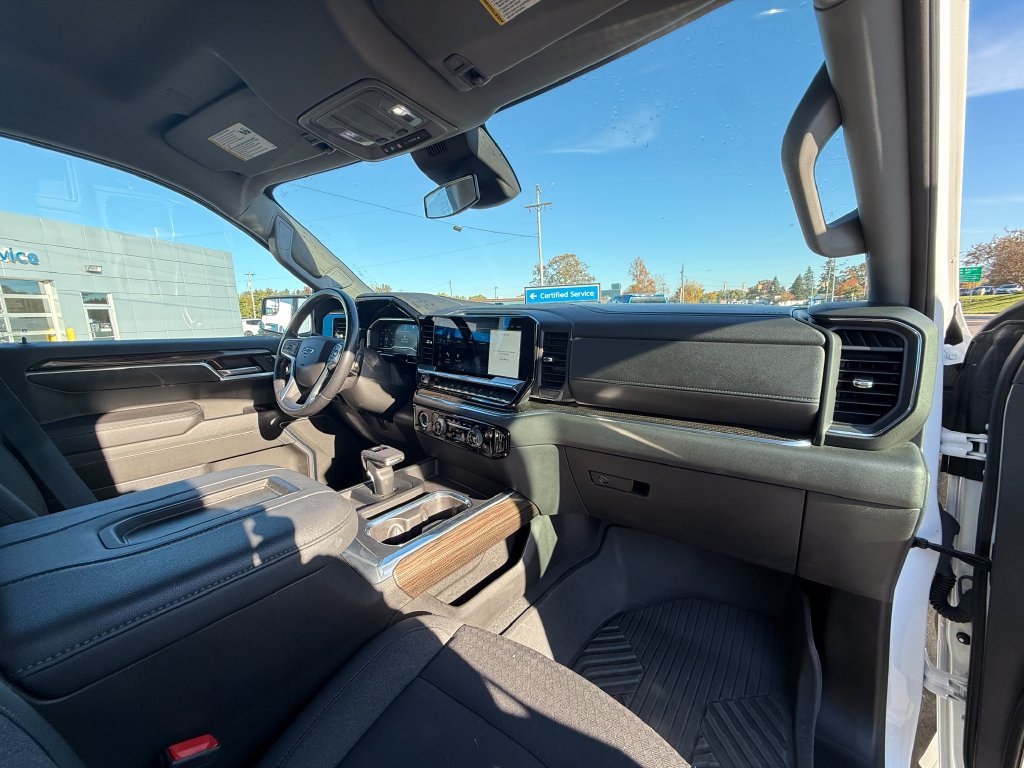 Certified 2022 Chevrolet Silverado 1500 RST w/ Z71 Off-Road Package AWD/4WD image 32